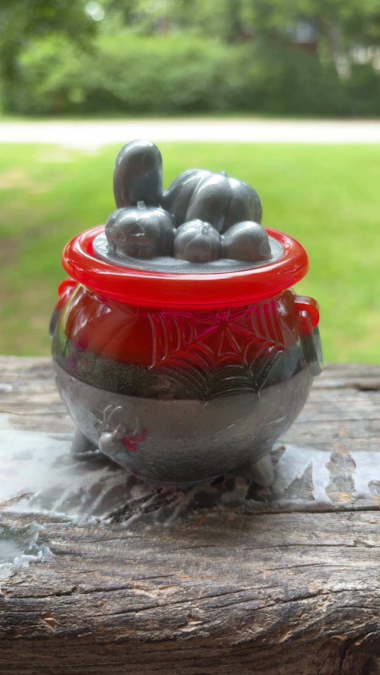 Web-Weaver's Urn