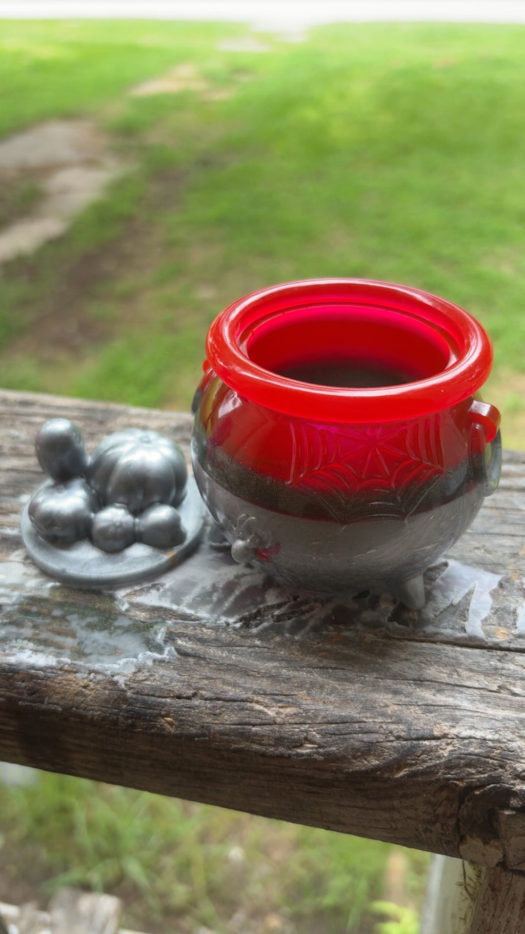 Web-Weaver's Urn
