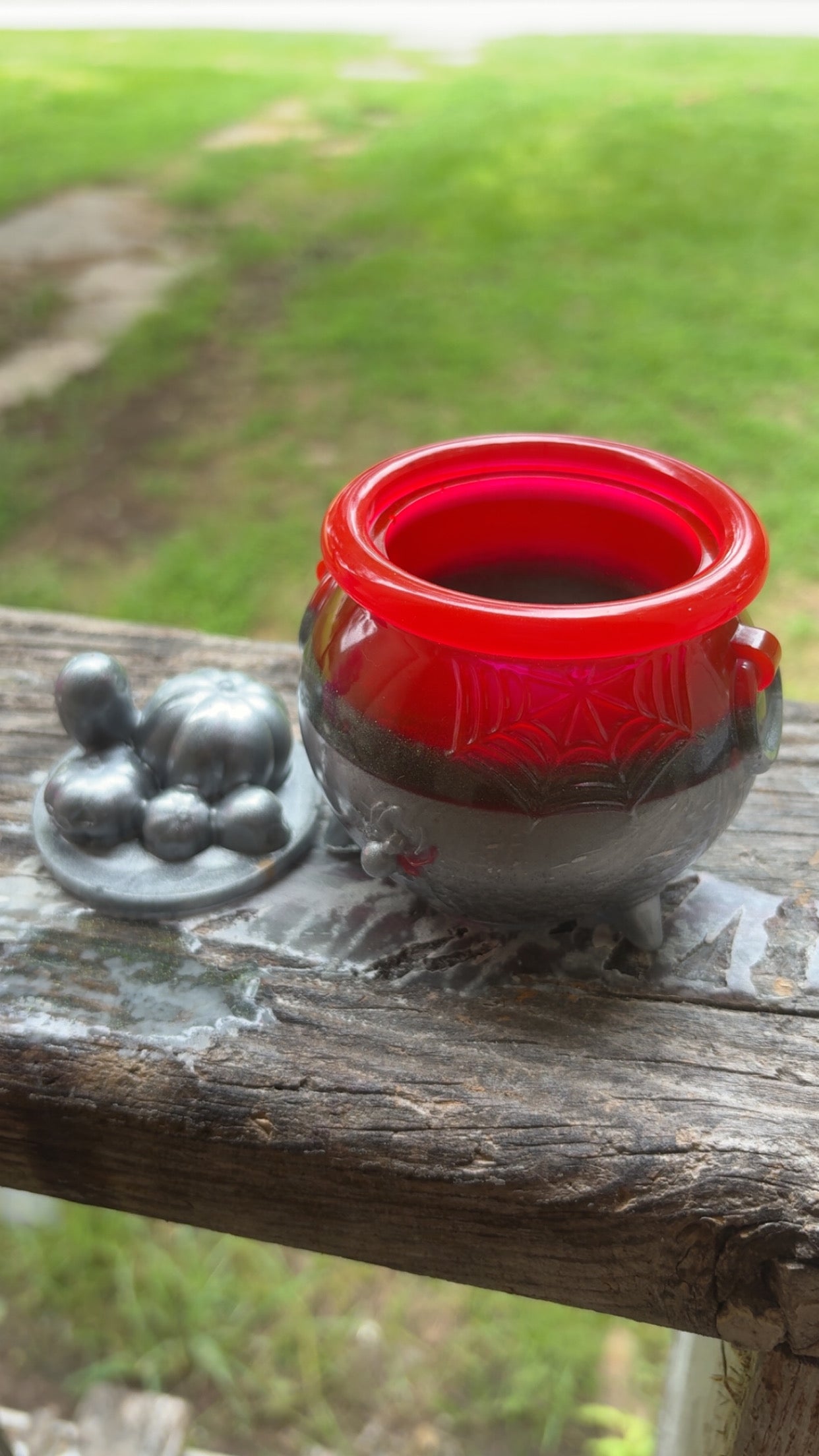 Web-Weaver's Urn